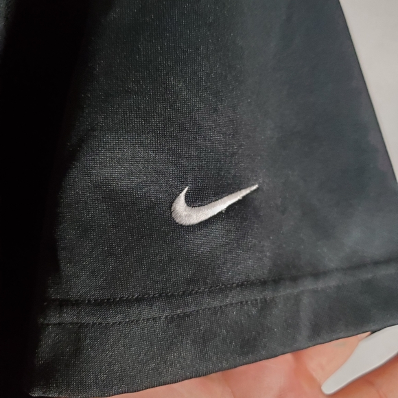 NIKE BLACK DRI-FIT GOLF S/S LIGHTWEIGHT EMBROIDERED LOGO POLO - Picture 2 of 6